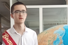 Мечтает стать врачом и помогать людям: поможем Арсению Романченко!
