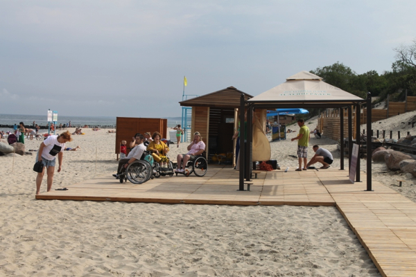 В Калининградской области появился первый адаптированный пляж для инвалидов