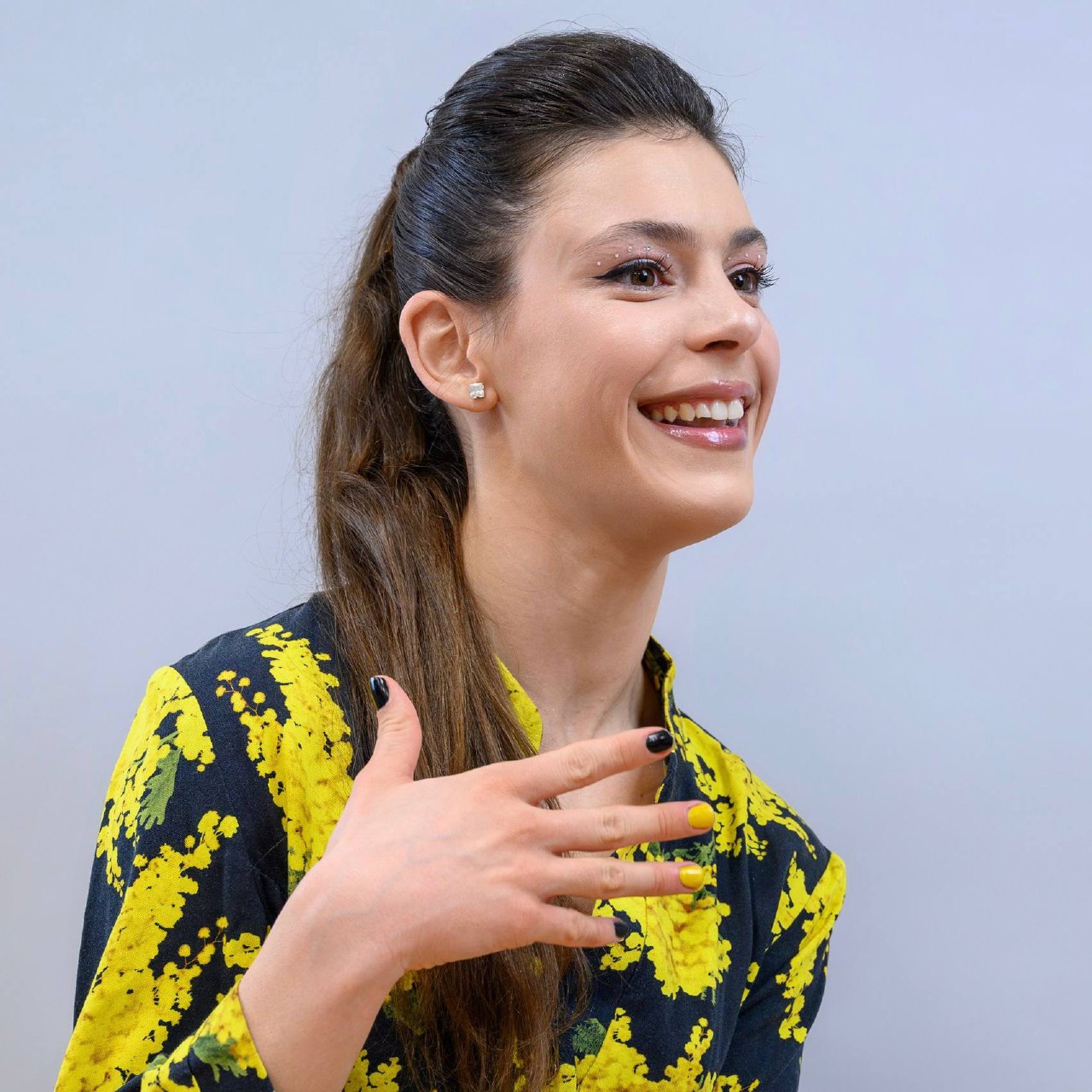 Праздничная фотосессия для девочек прошла в фонде «Берег надежды» накануне 8 Марта 