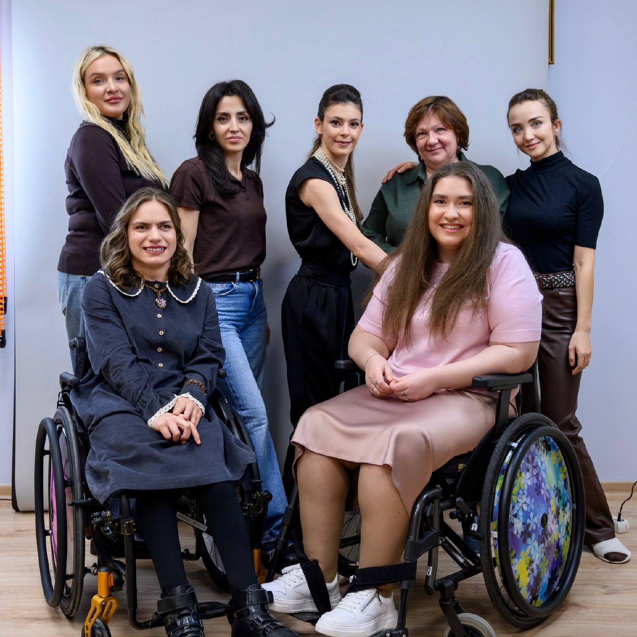 Праздничная фотосессия для девочек прошла в фонде «Берег надежды» накануне 8 Марта 